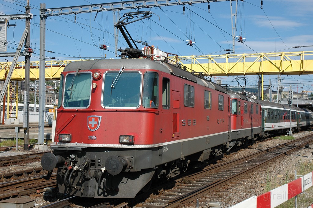 2138-0022-210611.jpg - SBB-CFF Re 4/4'' 11195 + 11209 / Zürich HB 21.6.2011