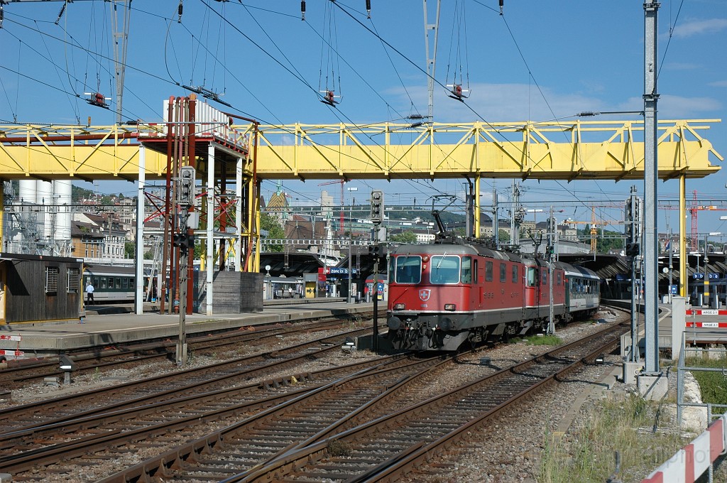 2138-0037-210611.jpg - SBB-CFF Re 4/4'' 11195 + 11209 / Zürich HB 21.6.2011