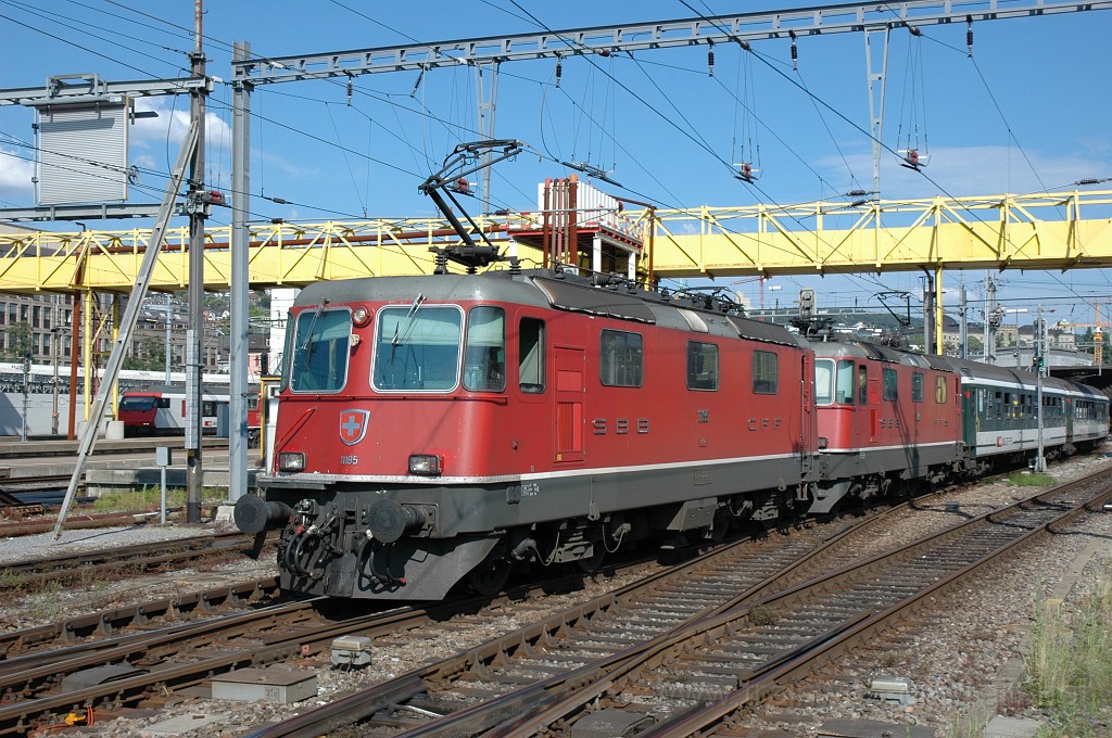 2138-0042-210611.jpg - SBB-CFF Re 4/4'' 11195 + 11209 / Zürich HB 21.6.2011