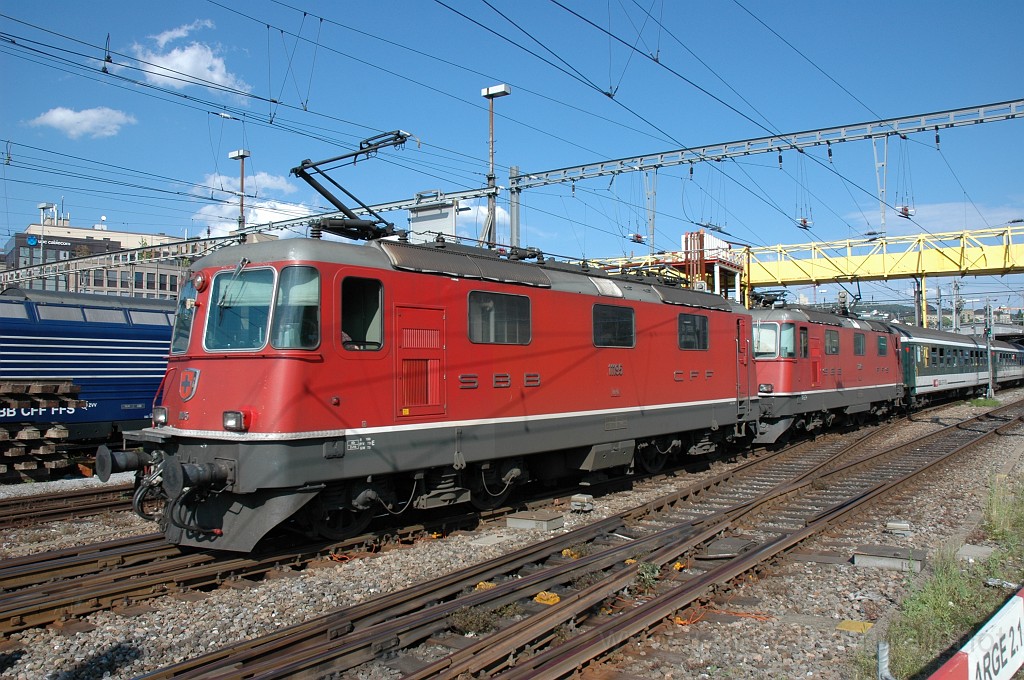 2138-0044-210611.jpg - SBB-CFF Re 4/4'' 11195 + 11209 / Zürich HB 21.6.2011