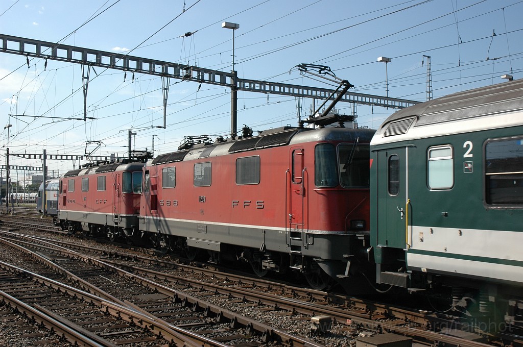 2138-0048-210611.jpg - SBB-CFF Re 4/4'' 11195 + 11209 / Zürich HB 21.6.2011