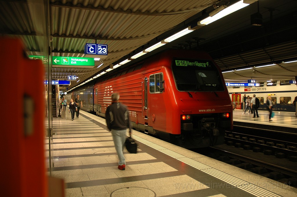 2139-0017-230611.jpg - SBB-CFF Re 450.060-9 «Glattfelden / Lückenlos verbunden Dank ZVV» / Zürich HB 23.6.2011
