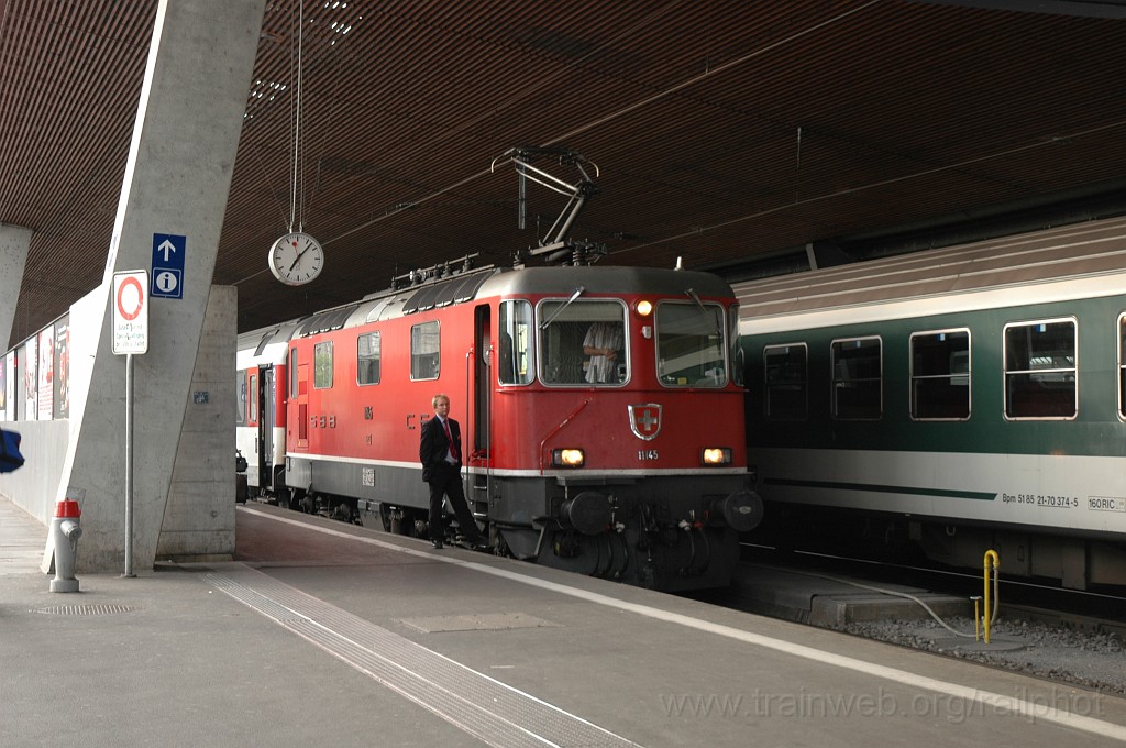 2139-0027-240611.jpg - SBB-CFF Re 4/4'' 11145 / Zürich HB 24.6.2011