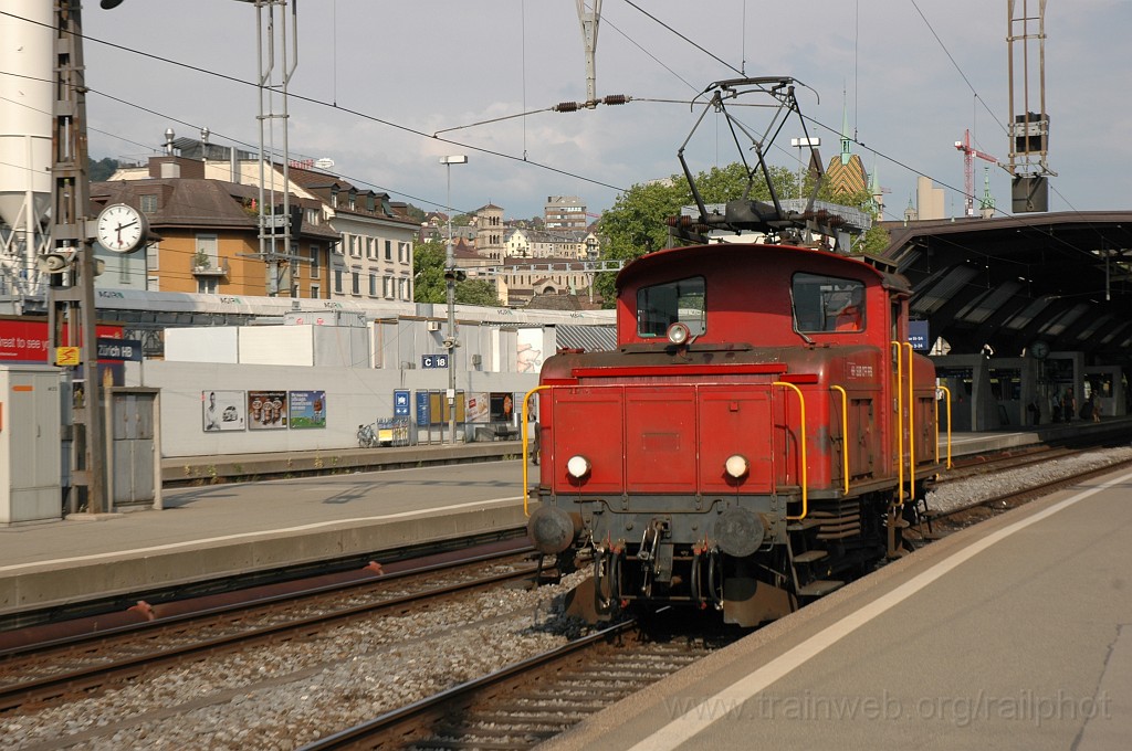 2141-0011-070711.jpg - SBB-CFF Ee 3/3 16427 / Zürich HB 7.7.2011