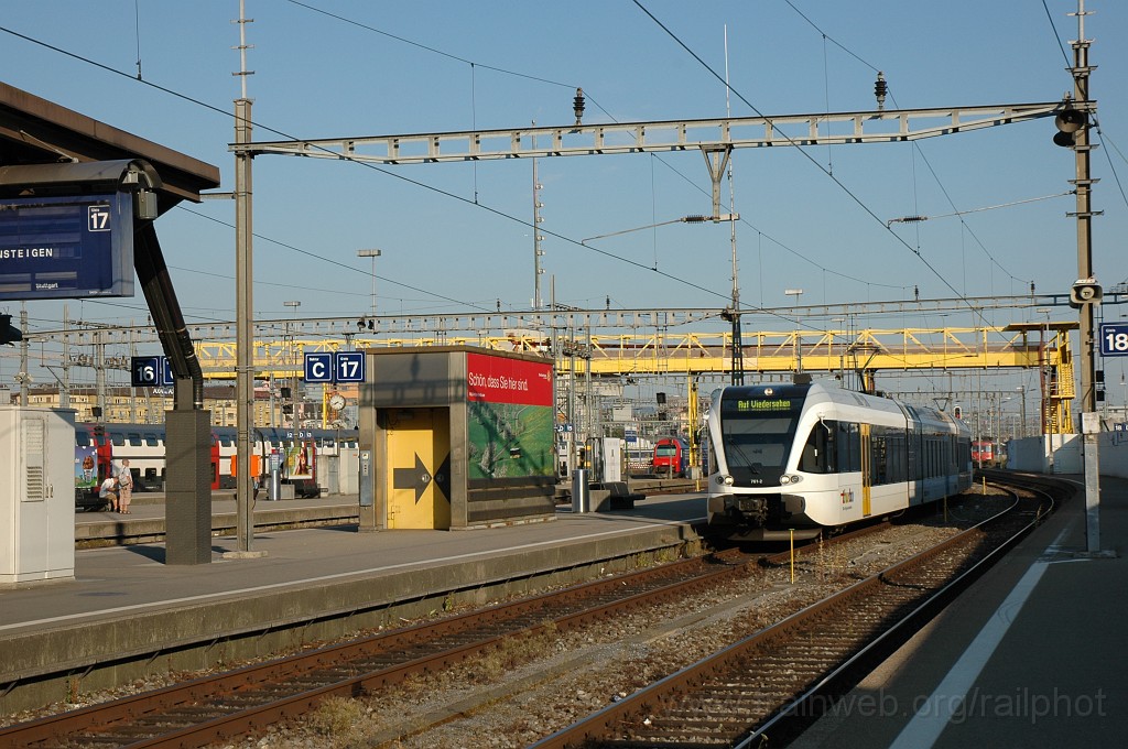 2143-0006-120711.jpg - Thurbo RABe 526.761-2 + 526.776-0 / Zürich HB 12.7.2011