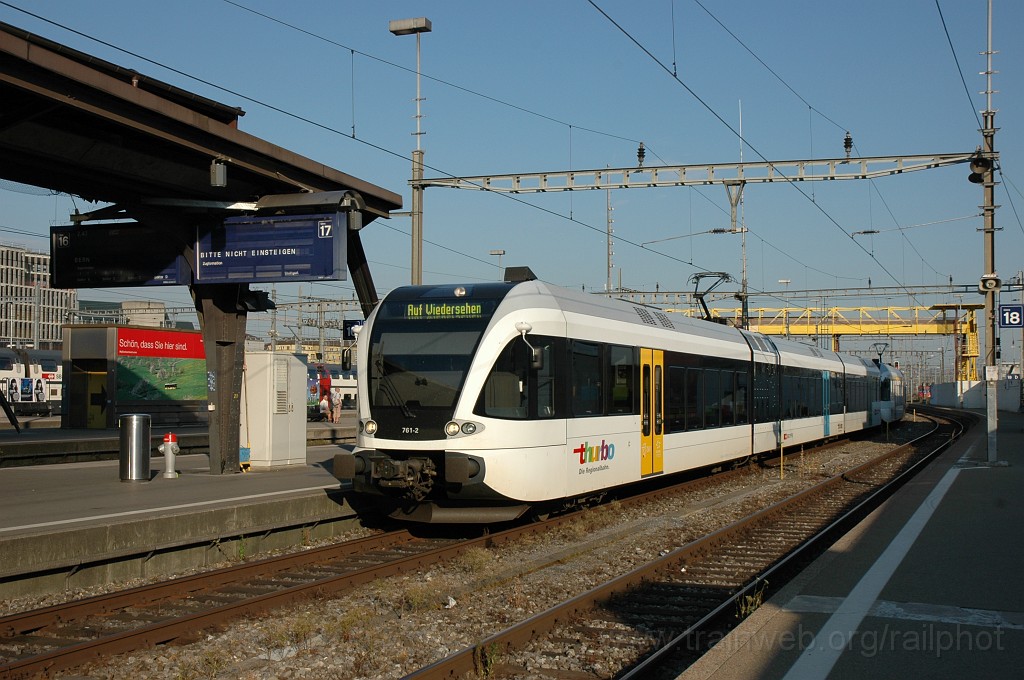 2143-0010-120711.jpg - Thurbo RABe 526.761-2 + 526.776-0 / Zürich HB 12.7.2011