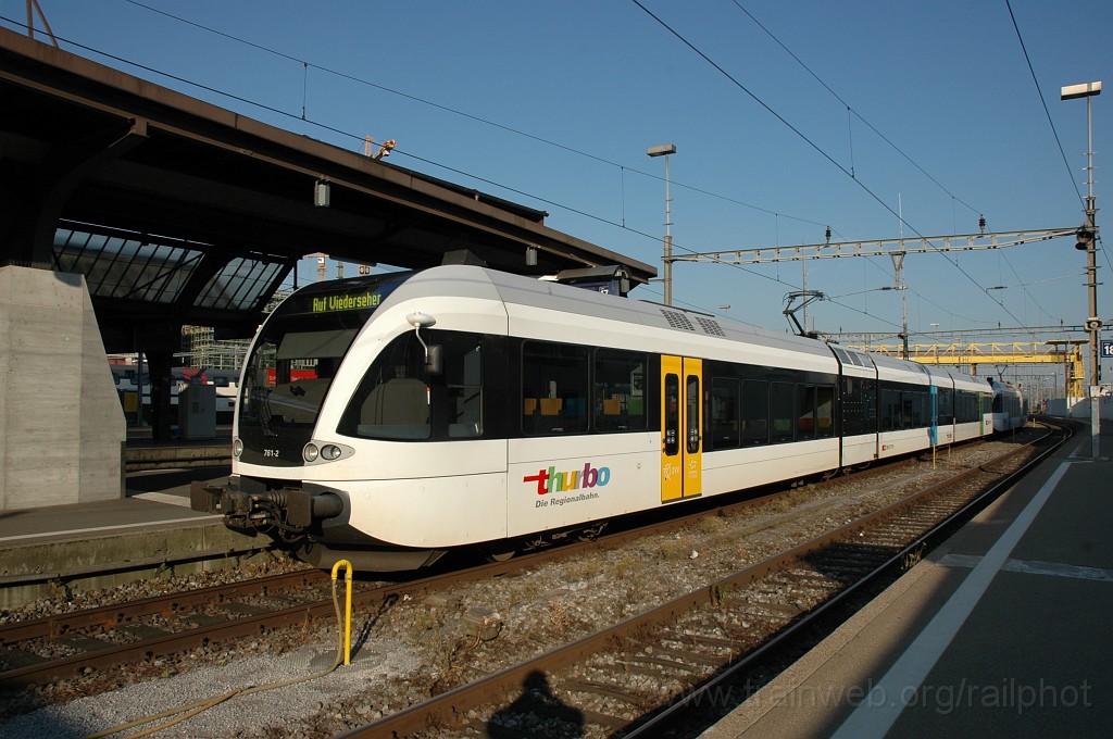 2143-0013-120711.jpg - Thurbo RABe 526.761-2 + 526.776-0 / Zürich HB 12.7.2011
