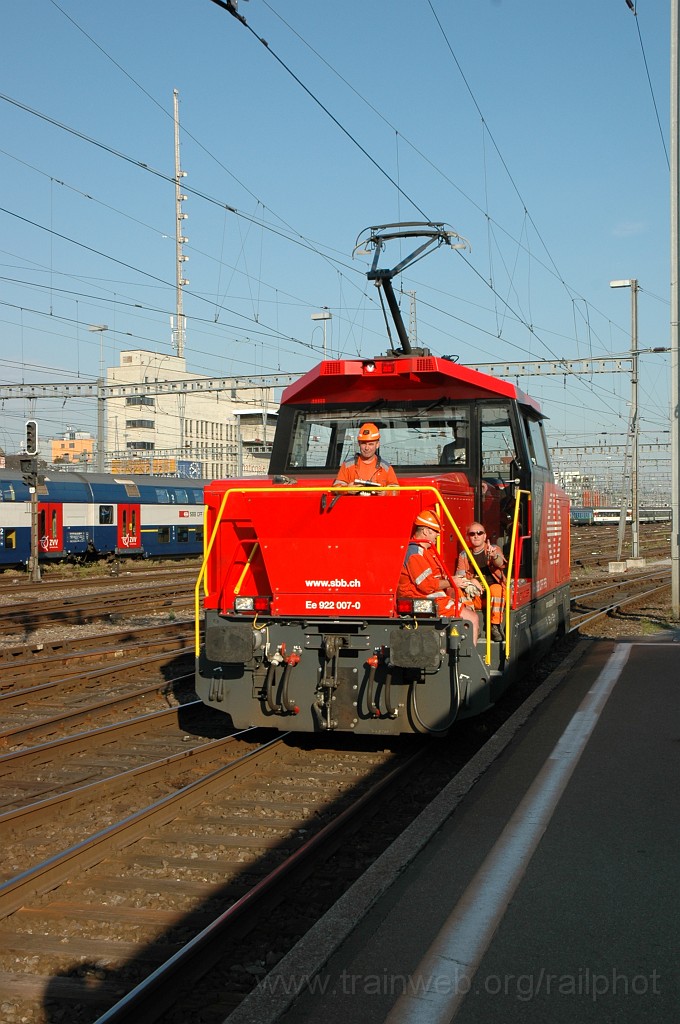 2143-0033-120711.jpg - SBB-CFF Ee 922.007-0 / Zürich HB 12.7.2011