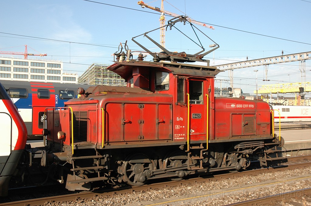 2144-0011-120711.jpg - SBB-CFF Ee 3/3 16427 / Zürich HB 12.7.2011