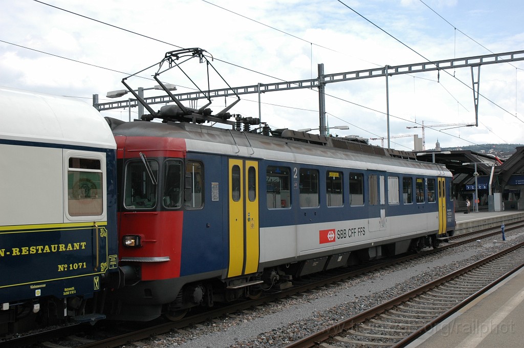 2156-0050-310711.jpg - SBB-CFF RBe 540.031-2 + PCE ARmz 61 85 08-90 200-3 «le salon bleu» / Zürich HB 31.7.2011