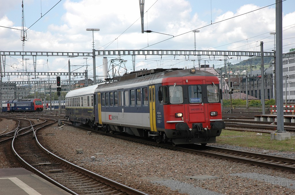 2157-0020-310711.jpg - SBB-CFF RBe 540.031-2 + PCE ARmz 61 85 08-90 200-3 «le salon bleu» / Zürich HB 31.7.2011