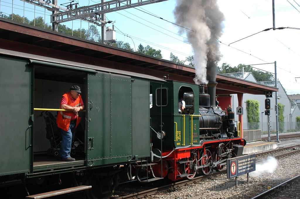 2157-0049-310711.jpg - ZMB E 3/3 5 «Schnaaggi-Schaaggi» / Langnau-Gattikon 31.7.2011