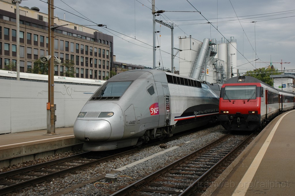 2160-0015-050811.jpg - SNCF TGV 384.003 «574.8 Km/h» + SBB-CFF Bt (IC) 50 85 28-94 983-9 / Zürich HB 5.8.2011