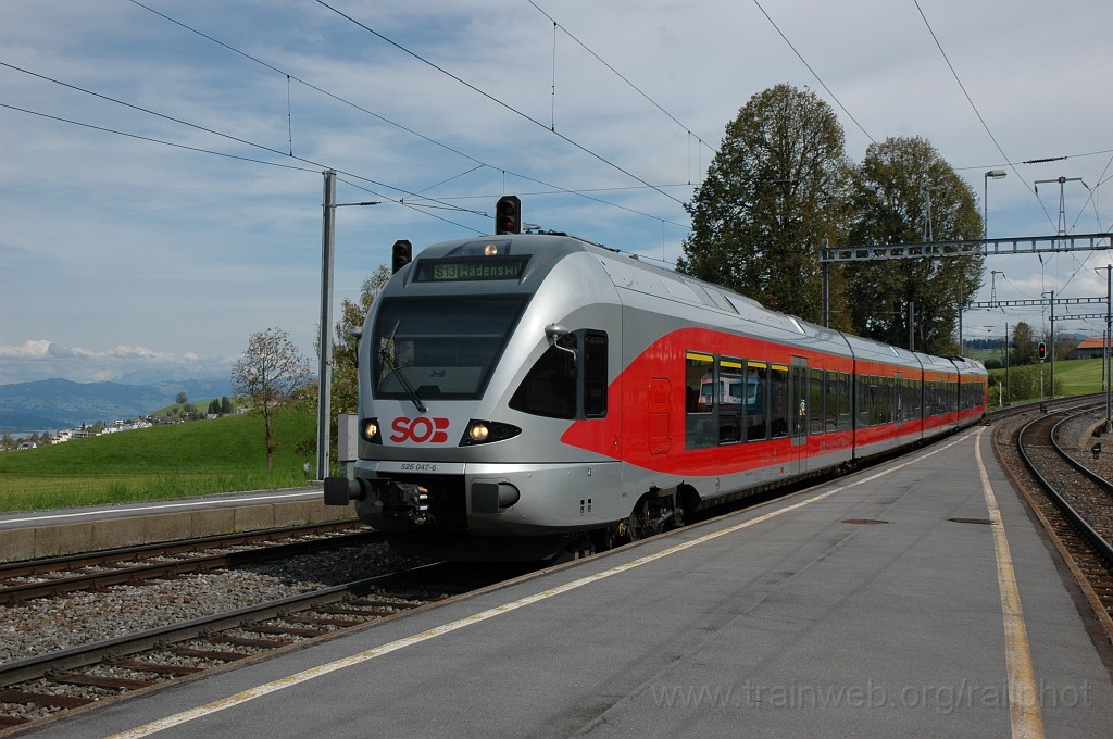 2165-0048-130811.jpg - SOB RABe 526.047-6 / Samstagern 13.8.2011