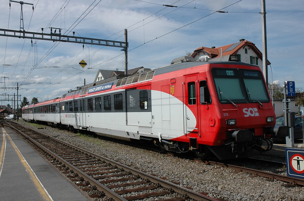 2166-0012-130811.jpg - SOB RBDe 566.078-2 «Bezirk Höfe» / Samstagern 13.8.2011