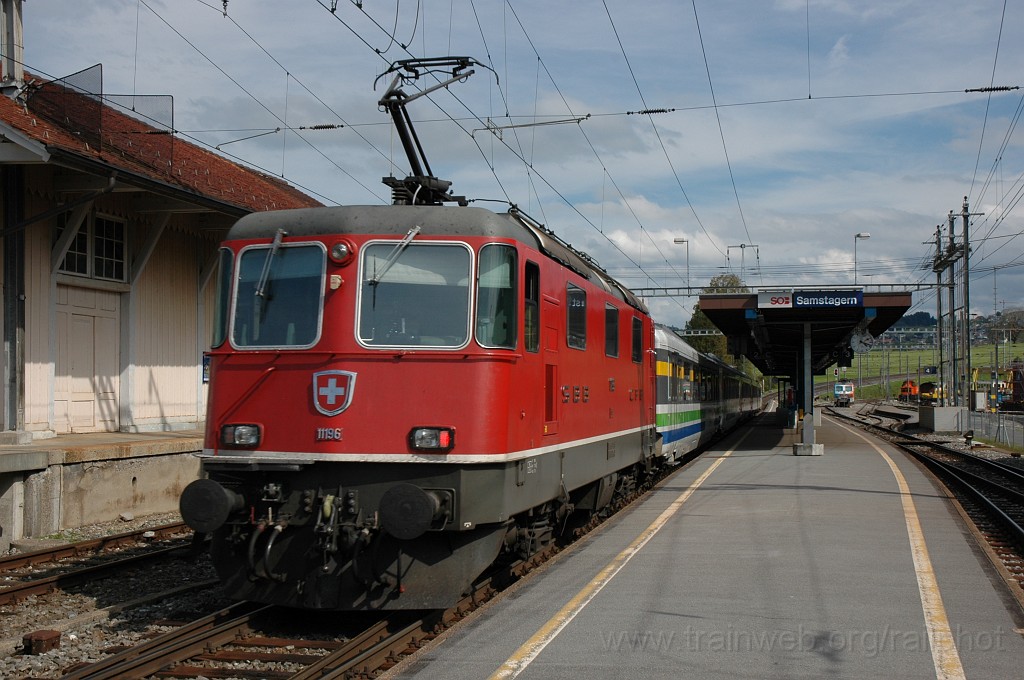 2166-0034-130811.jpg - SBB-CFF Re 4/4'' 11196 / Samstagern 13.8.2011