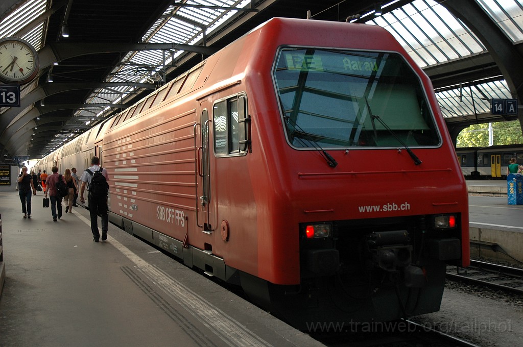 2169-0037-180811.jpg - SBB-CFF Re 450.060-9 «Lückenlos verbunden Dank ZVV» / Zürich HB 18.8.2011