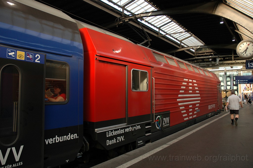 2169-0038-180811.jpg - SBB-CFF Re 450.060-9 «Lückenlos verbunden Dank ZVV» / Zürich HB 18.8.2011