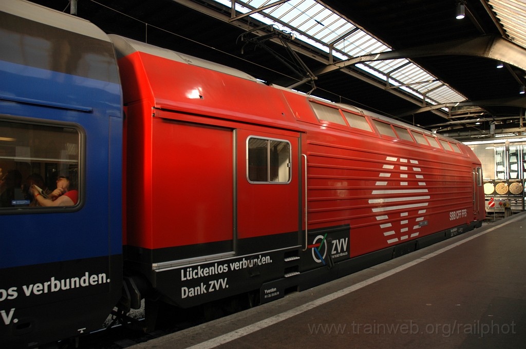 2169-0044-180811.jpg - SBB-CFF Re 450.060-9 «Lückenlos verbunden Dank ZVV» / Zürich HB 18.8.2011