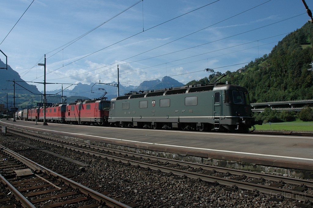 2178-0008-020911.jpg - SBB-CFF Re 6/6 11646 «Bussigny» + Re 4/4'' 11262 + Re 6/6 11604 «Wädenswil» + Re 4/4'' 11287 / Schwyz 2.9.2011