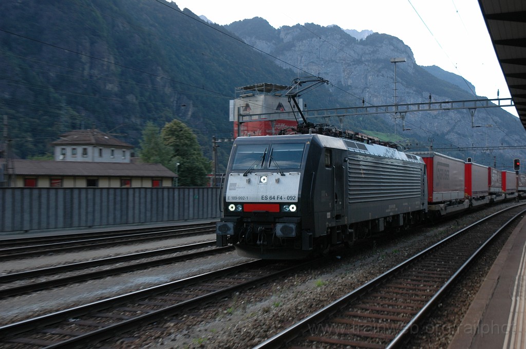 2181-0007-020911.jpg - MRCE ES 64 F4-092 / Erstfeld 2.9.2011