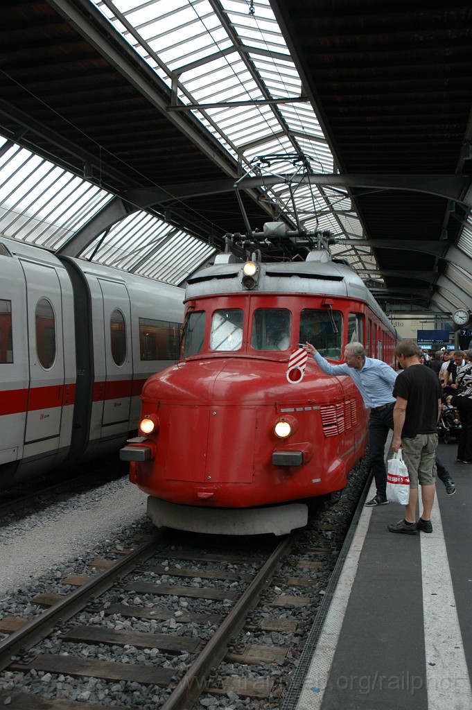 2182-0042-040911.jpg - SBB-CFF RAe 4/8 1021 / Zürich HB 4.9.2011