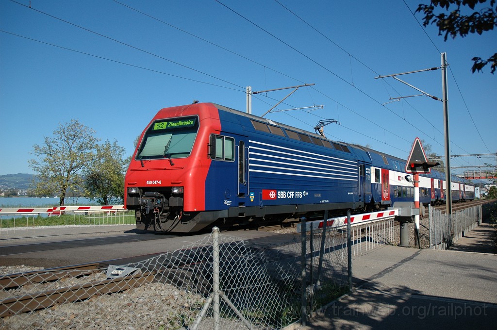 2194-0015-120911.jpg - SBB-CFF Re 450.047-6 «Seegräben» / Freienbach 12.9.2011