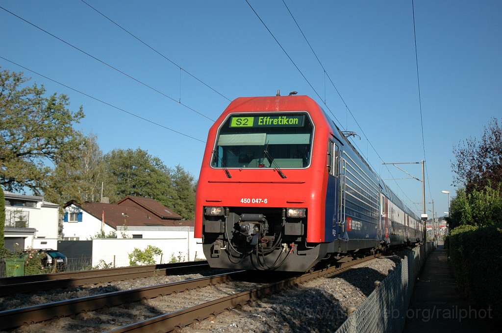 2195-0024-120911.jpg - SBB-CFF Re 450.047-6 «Seegräben» / Freienbach 12.9.2011