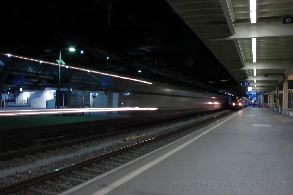 2196-0038-130911.jpg - SBB-CFF Bt (IC Dst) 50 85 26-94 913-8+ Re 4/4'' 11159 / Zürich HB 13.9.2011