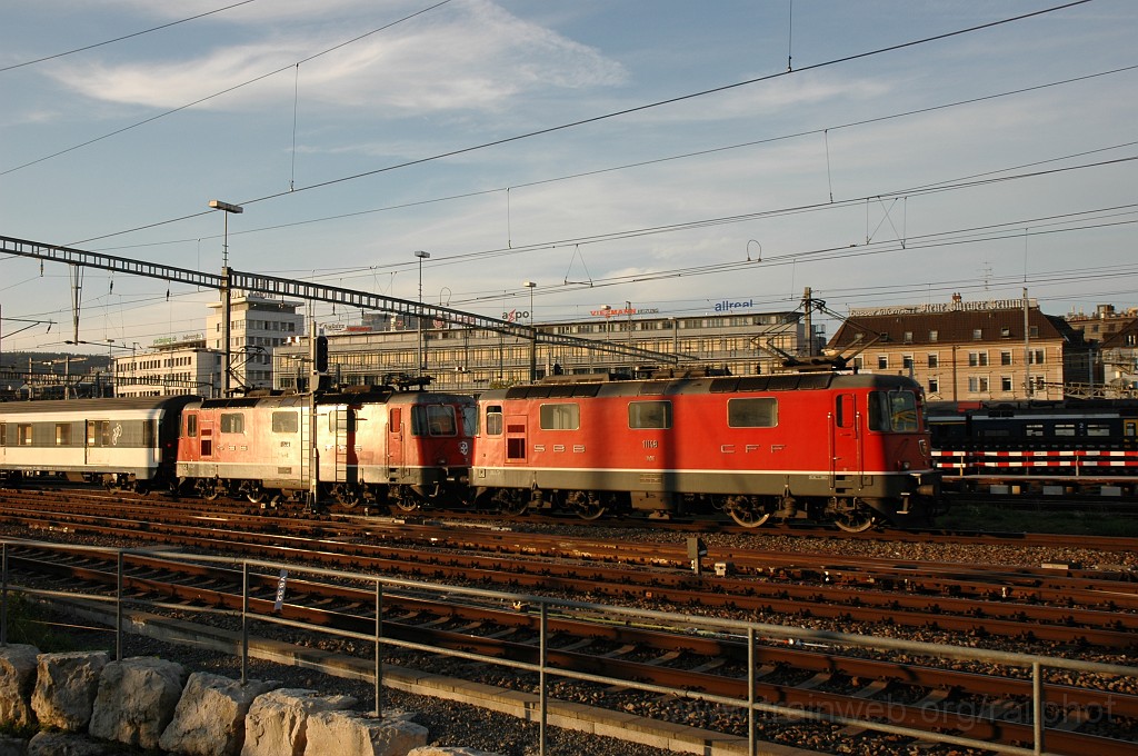 2198-0037-150911.jpg - SBB-CFF Re 4/4'' 11148 + 11209 / Zürich HB 15.9.2011
