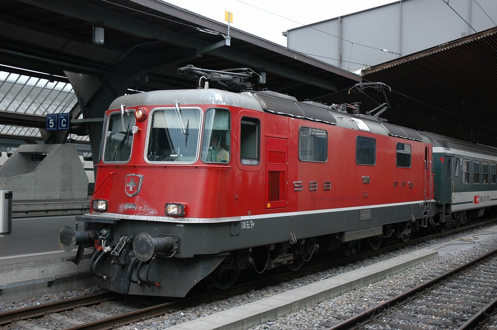 2200-0026-170911.jpg - SBB-CFF Re 4/4'' 11209 / Zürich HB 17.9.2011