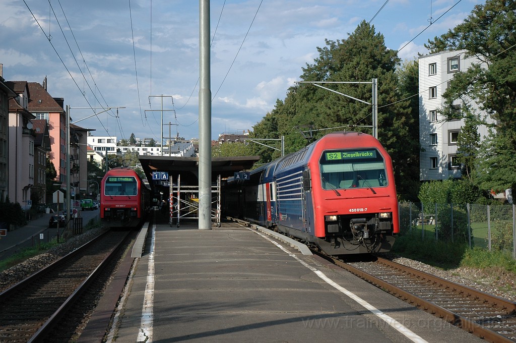 2201-0030-170911.jpg - SBB-CFF Re 450.018-7 «Hirslanden / Hottingen» + Re 450.004-7 «Stettbach» / Zürich-Wipkingen 17.9.2011