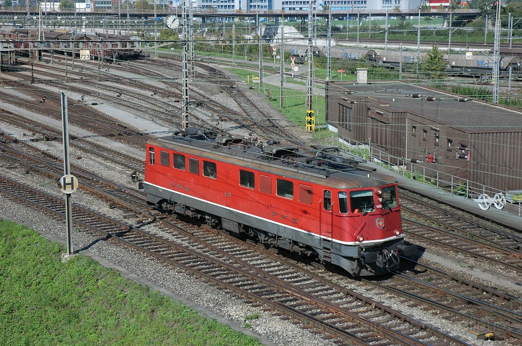 2205-0026-260911.jpg - SBB-CFF Ae 6/6 11426 «Stadt Zürich» / Spreitenbach-Tivoli (RBL) 26.9.2011