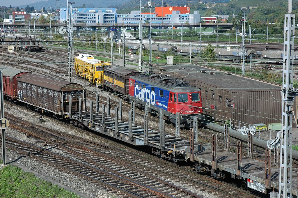 2205-0048-260911.jpg - SBB-CFF Ae 610.439-2 «Schaffhausen» / Spreitenbach-Tivoli (RBL) 26.9.2011
