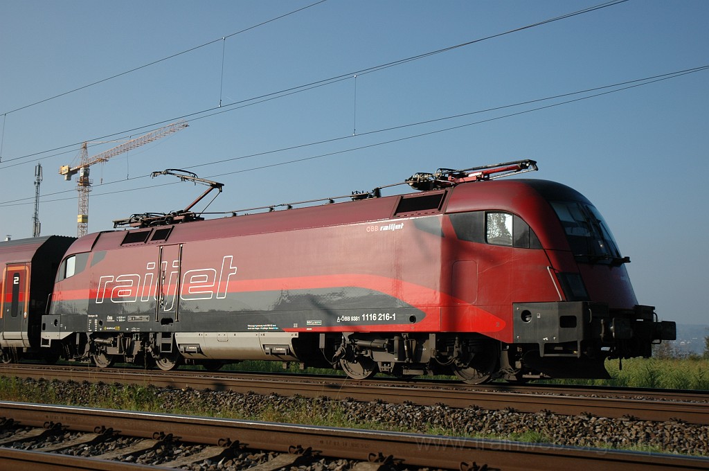 2212-0035-011011.jpg - ÖBB 1116.216-1 / Freienbach 1.10.2011
