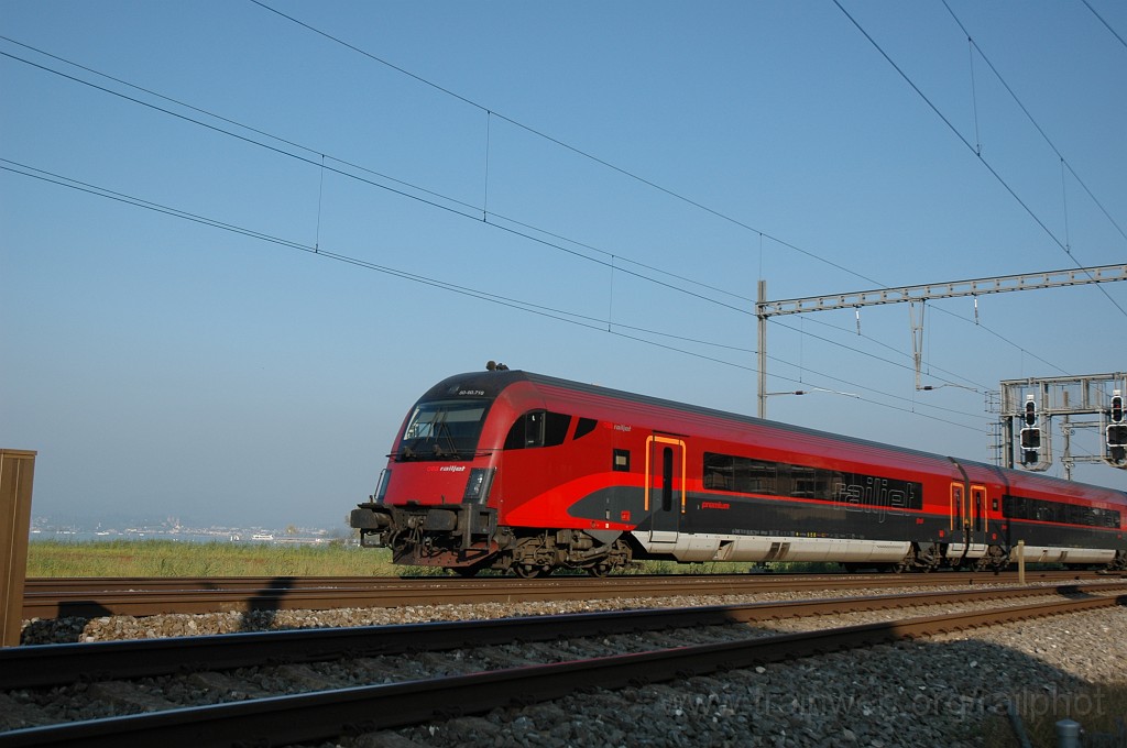 2212-0040-011011.jpg - ÖBB Afmpz 73 81 80-90 716-9 / Freienbach 1.10.2011