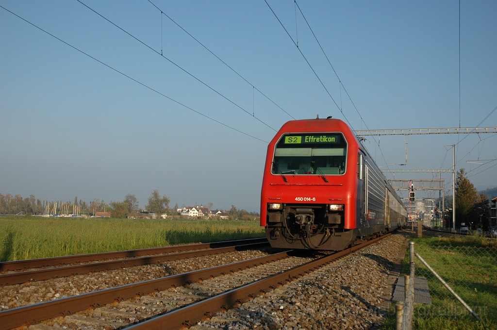 2214-0015-011011.jpg - SBB-CFF Re 450.014-6 «Männedorf» / Freienbach 1.10.2011