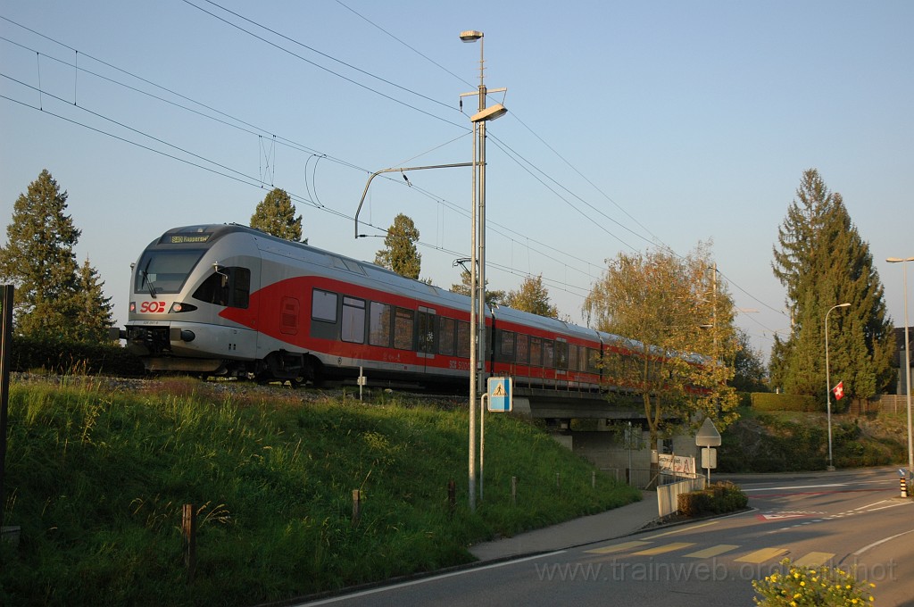 2215-0002-011011.jpg - SOB RABe 526.041-9 / Freienbach 1.10.2011