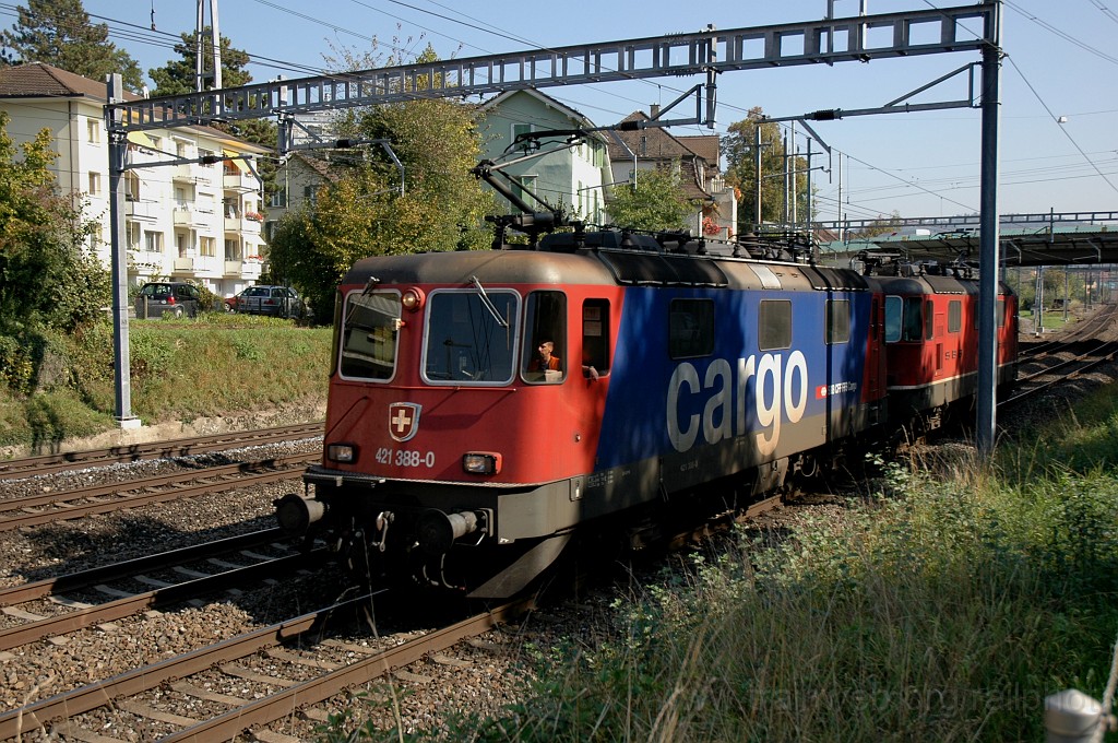 2217-0016-031011.jpg - SBB-CFF Re 421.388-0 + Re 4/4''' 11360 / Winterthur 3.10.2011