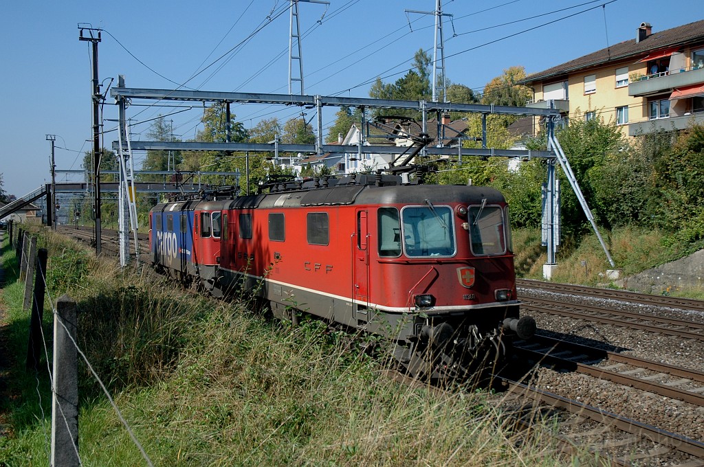 2217-0017-031011.jpg - SBB-CFF Re 421.388-0 + Re 4/4''' 11360 / Winterthur 3.10.2011