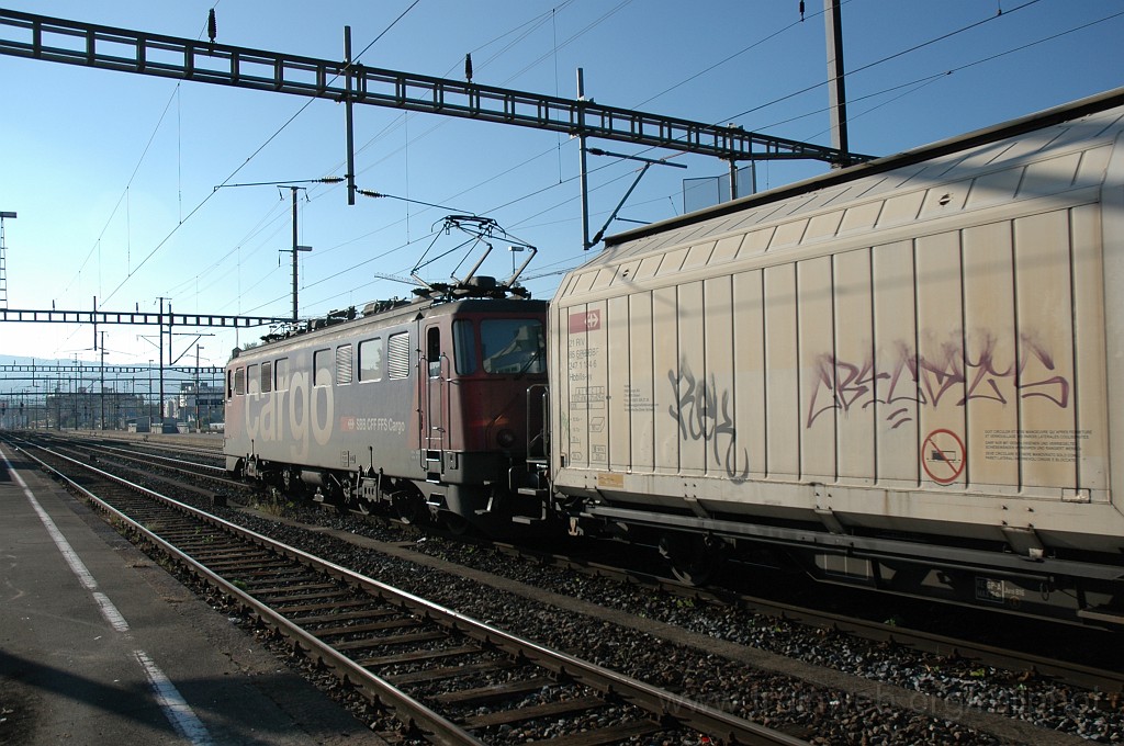 2221-0010-031011.jpg - SBB-CFF Ae 610.519-1 «Giubiasco» / Schlieren 3.10.2011