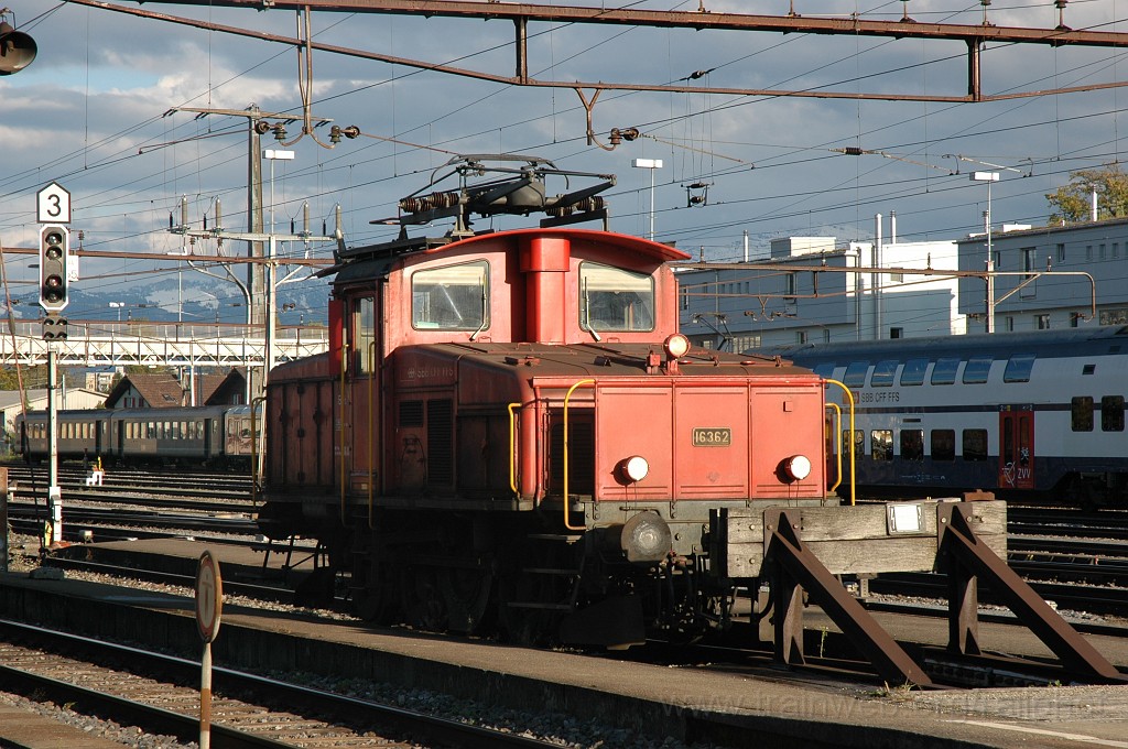 2222-0002-091011.jpg - SBB-CFF Ee 3/3 16362 / Rapperswil 9.10.2011
