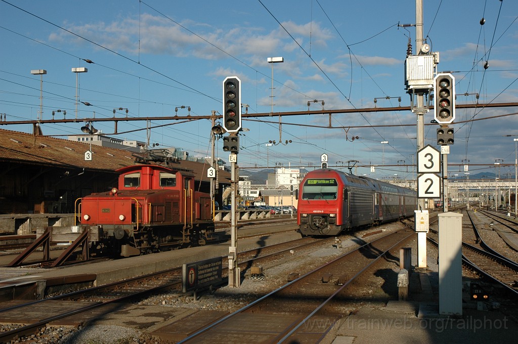 2222-0010-091011.jpg - SBB-CFF Ee 3/3 16362 + Re 450.074-0 «Stadel» / Rapperswil 9.10.2011