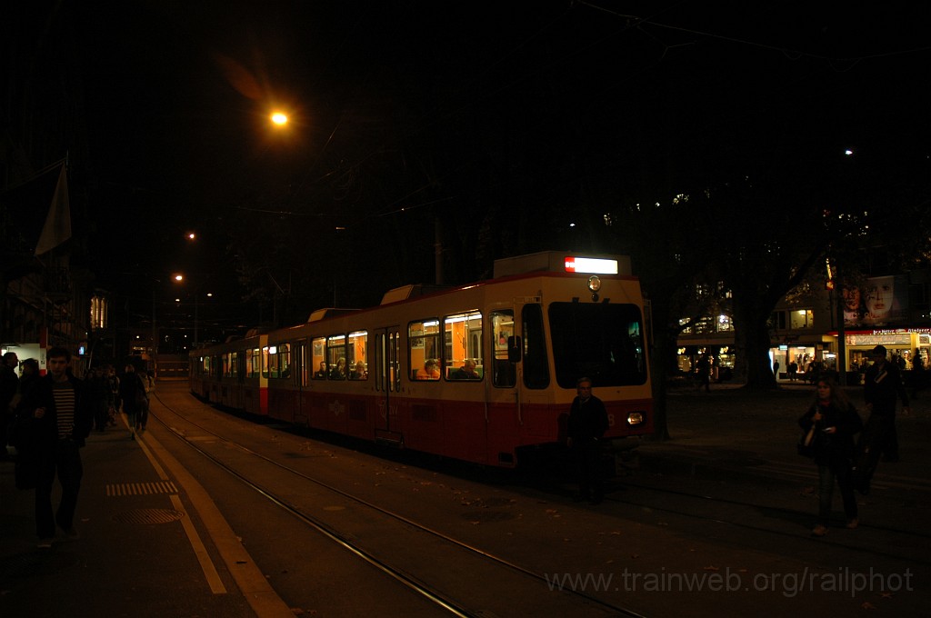 2252-0044-081111.jpg - FB Be 8/8 28 - 27 / Bahnhof Stadelhofen 8.11.2011