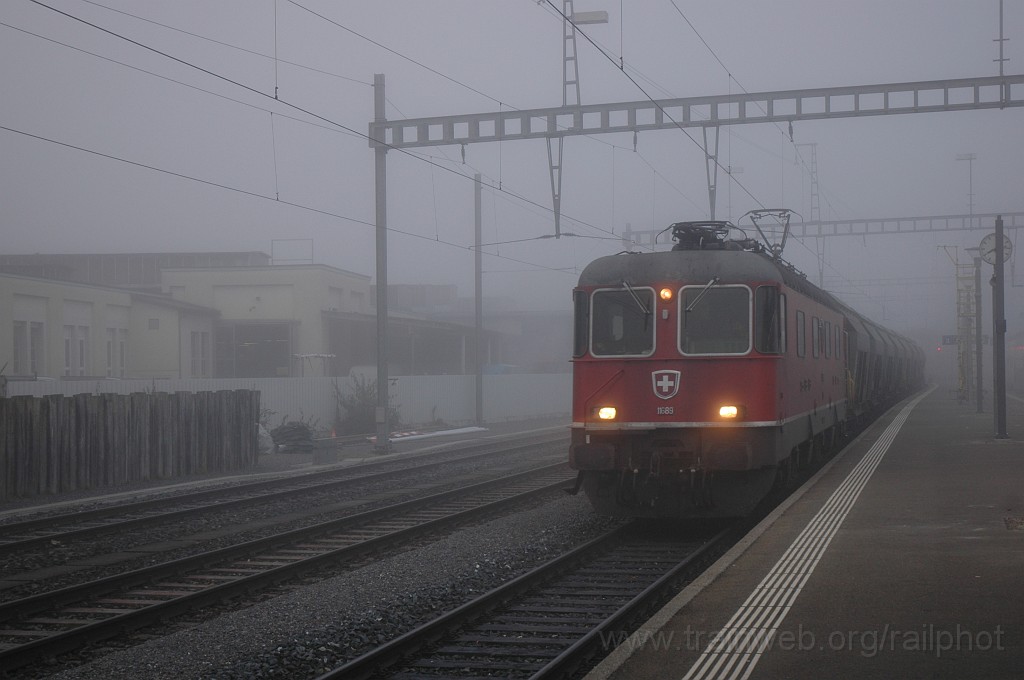 2261-0045-231111.jpg - SBB-CFF Re 6/6 11689 «Gerra-Gambalogno» / Hinwil 23.11.2011