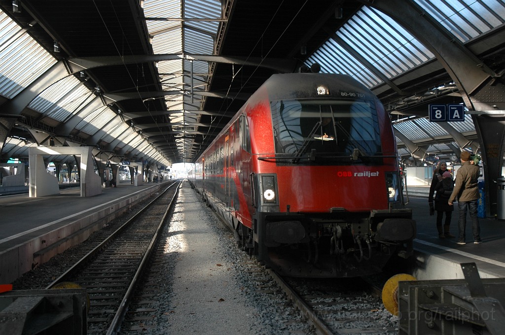 2262-0037-271111.jpg - ÖBB Afmpz 73 81 80-90 701-1 / Zürich HB 27.11.2011