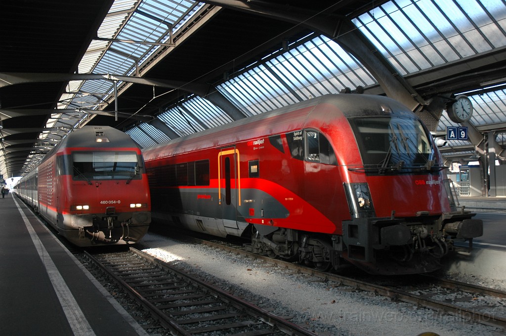 2262-0044-271111.jpg - SBB-CFF Re 460.054-0 «Dreiländereck» + ÖBB Afmpz 73 81 80-90 701-1 / Zürich HB 27.11.2011