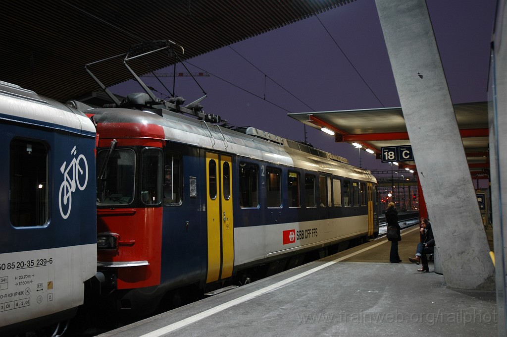 2283-0037-201211.jpg - SBB-CFF RBe 540.012-2 / Zürich HB 20.12.2011