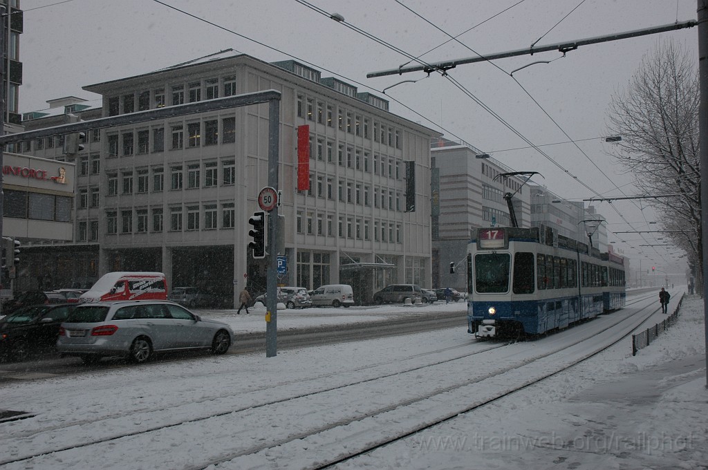 2283-0042-201211.jpg - VBZ Be 4/6'' 2050 + Be 2/4 2405 / Fischerweg 20.12.2011