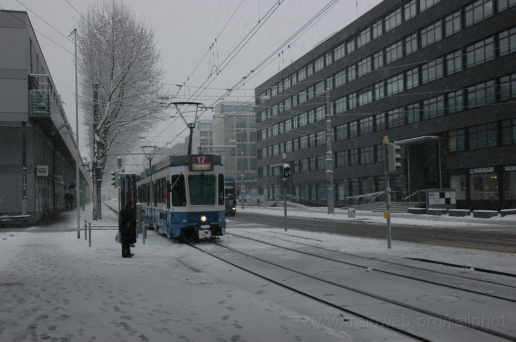 2284-0023-201211.jpg - VBZ Be 4/6'' 2058 + Be 2/4 2413 / Fischerweg 20.12.2011